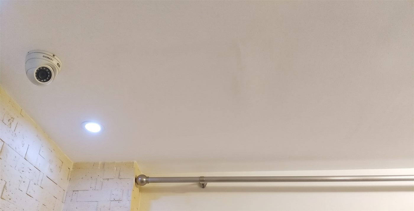 Teto depois do reparo de gesso — serviço de gesseiro do O Rei dos Reparos