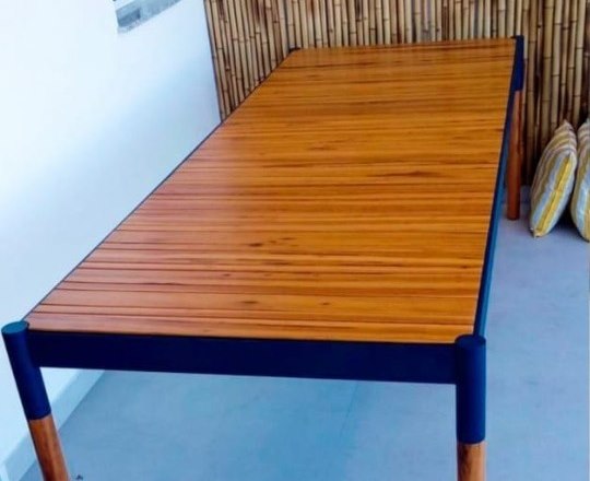 Mesa de madeira depois da restauração — serviço de marcenaria do O Rei dos Reparos